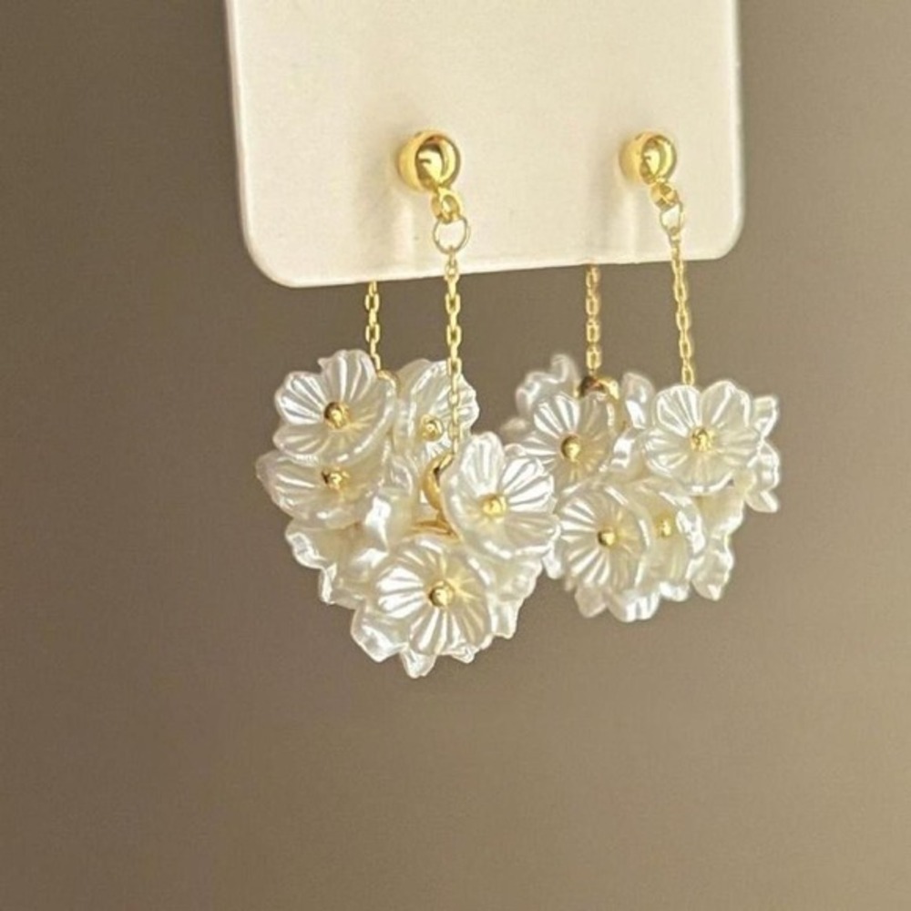 Sweet Romantic Resin White Flower Cluster Earrings for Women‎ Trendy Elegant new